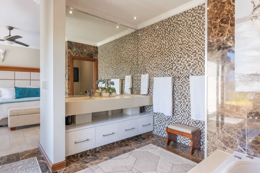 5 Bedroom Property for Sale in Oubaai Western Cape